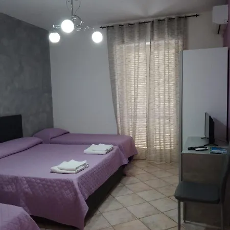 לינה וארוחת בוקר Dimora Del Centro סקליאה