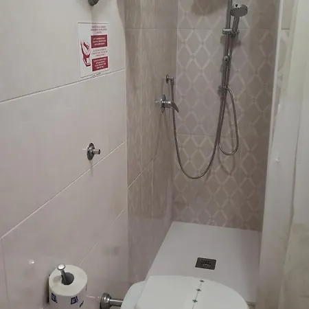 לינה וארוחת בוקר Dimora Del Centro 3*