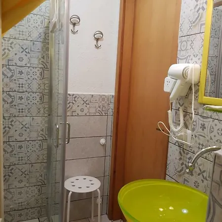 לינה וארוחת בוקר Dimora Del Centro 3*